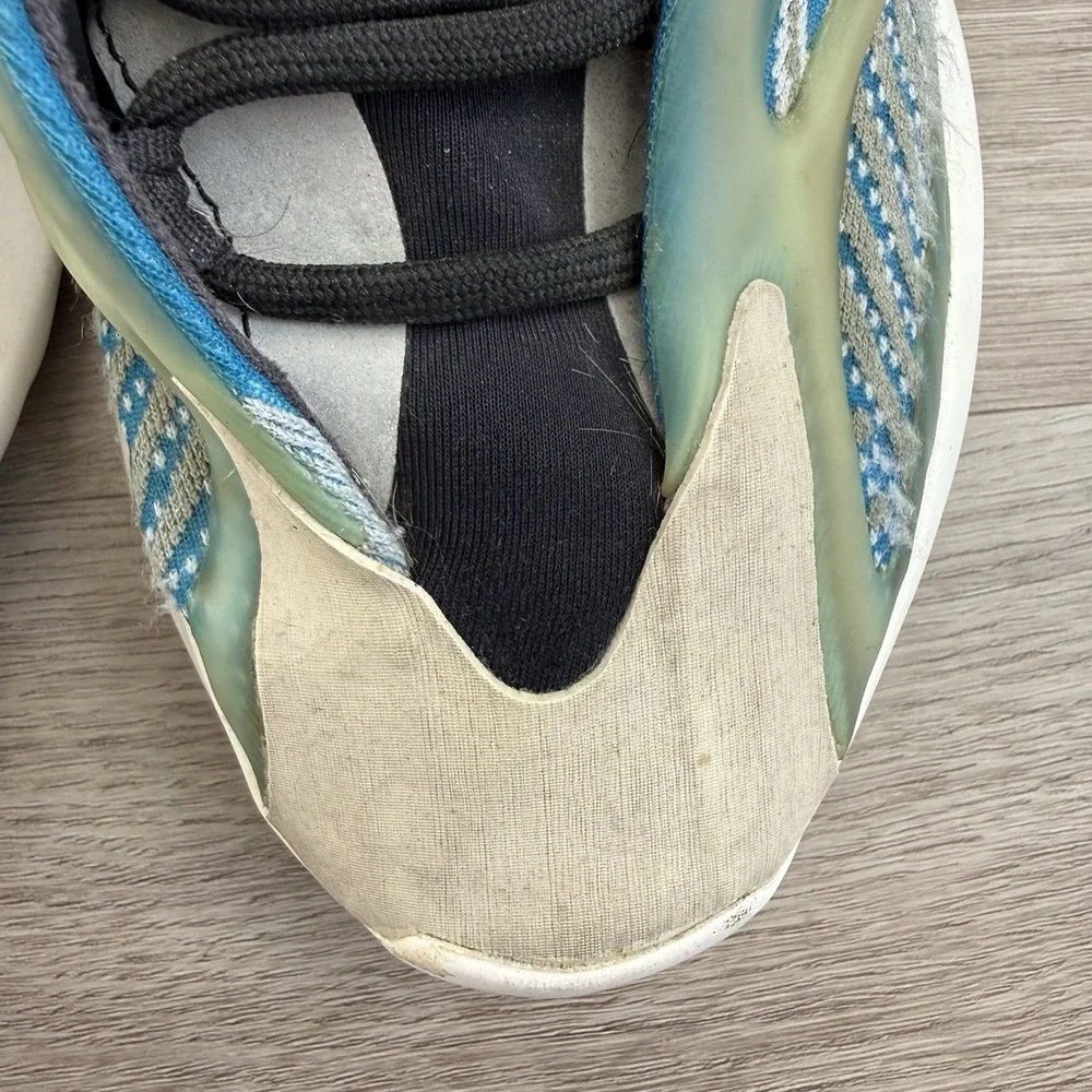 adidas Yeezy 700 V3 Arzareth Men Size 8.5 Blue White Running Sneaker G54850